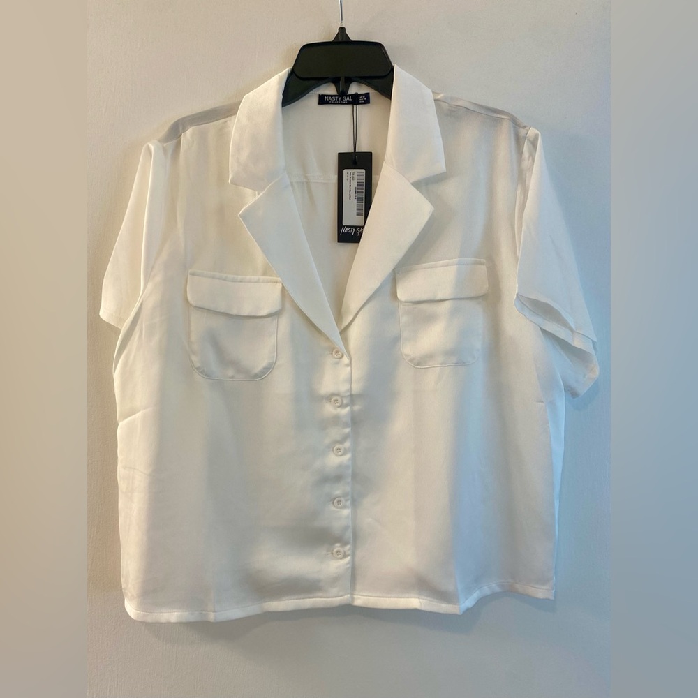 NWT Nasty Gal Women’s White Satin Oversized Short Sleeve Button Up Size 8